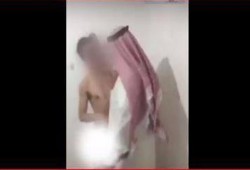 بعد تعرية مصري بالكويت.. نشطاء: بسبب الأرز.. رجال العسكر لن يغضبوا