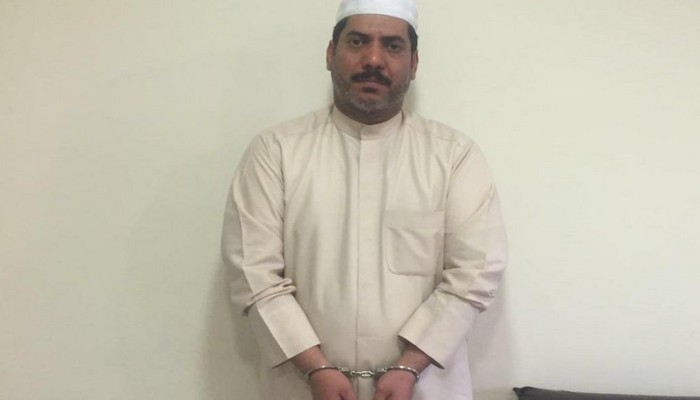 الشرطة الكويتية تكشف سبب تعرية المواطن المصري