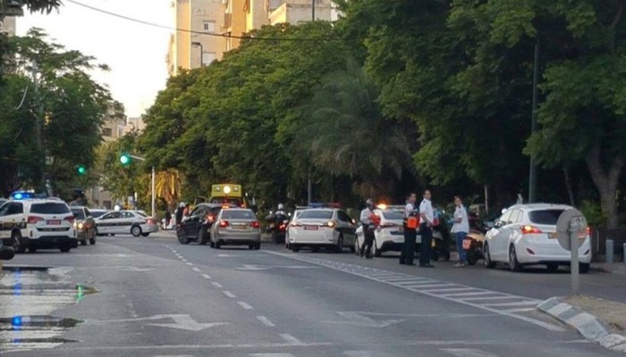 إصابة جندي صهيوني بعملية طعن في "تل أبيب"