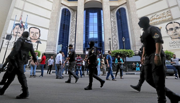 الصحفيين تدين احتجاز نقيبها وتؤكد : لم يحدث في العالم مثل ذلك