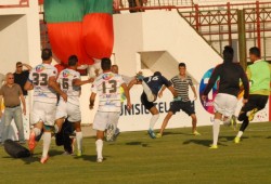 سجن ثلاثة لاعبين تونسيين لاعتدائهم على حارس