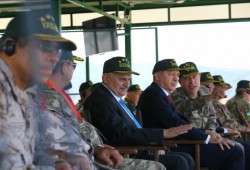 أردوغان يحضر جانبا من مناورات عسكرية ضخمة في إزمير