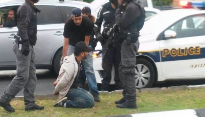 مستعربون يعتقلون مقدسيا حال دون اعتقال طفل