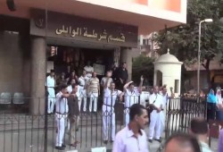 شهود العيان يروون تفاصيل دقائق "الرعب" في قتل ضحية شرطة "الوايلي" (فيديو)