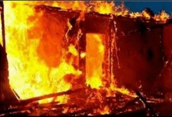 اندلاع حريق في 13 منزلا بسوهاج ومصرع سيدة مسنة