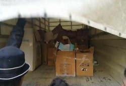 الأمم المتحدة تقدم الشامبو والمبيدات كمساعدات للمحاصرين في "داريا" منذ 4 سنوات (فيديو)