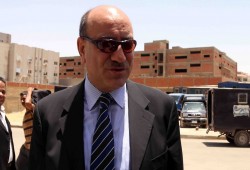 الإفراج عن "هشام جنينه" بعد دفع كفالته ونقل ابنته للمستشفى