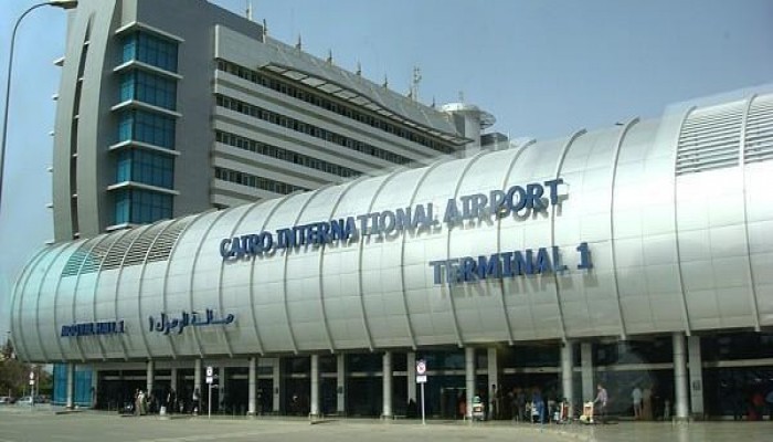 حريق بسيارة بمطار القاهرة وإصابة فرد أمن