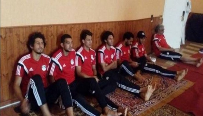المنتخب يؤدي صلاة الجمعة بفندق الإقامة.. ويرفض طلب الاتحاد التنزاني
