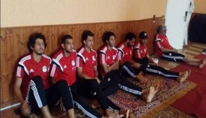 المنتخب يؤدي صلاة الجمعة بفندق الإقامة.. ويرفض طلب الاتحاد التنزاني