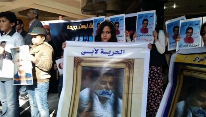 "أسر الصحفيين المعتقلين" تدين احتجاز النقيب وتعلن تضامنها معه