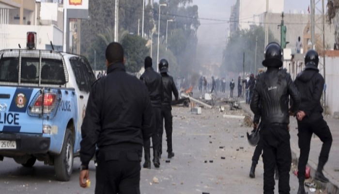 فرض حظر التجوال بمدينة تونسية بسبب أعمال عنف