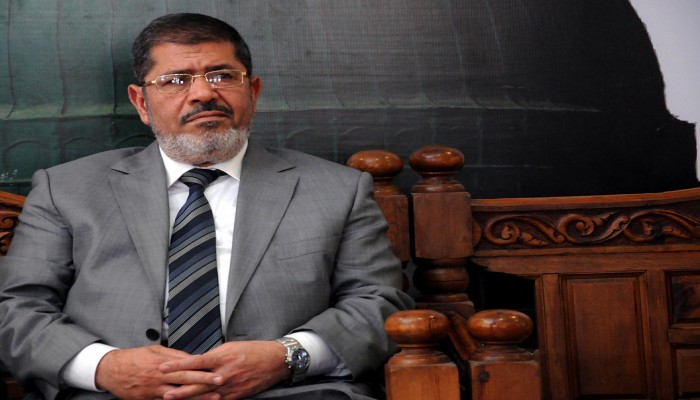 أسرة الرئيس مرسي توضح ما يجري معه منذ الاعتقال