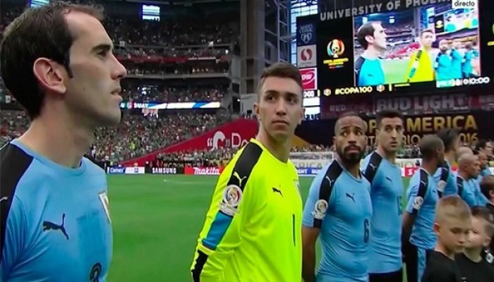 الأمريكيون يعزفزن نشد تشيلي بدلا من أوروغواي ويثيرون أزمة