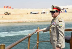 قناة السويس تواصل تخفيض رسومها لمواجهة تراجع الحركة فيها