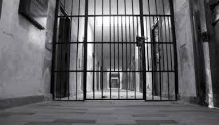 إجرام الانقلاب.. منع طعام الإفطار عن المعتقلين بقسم أول العاشر من رمضان