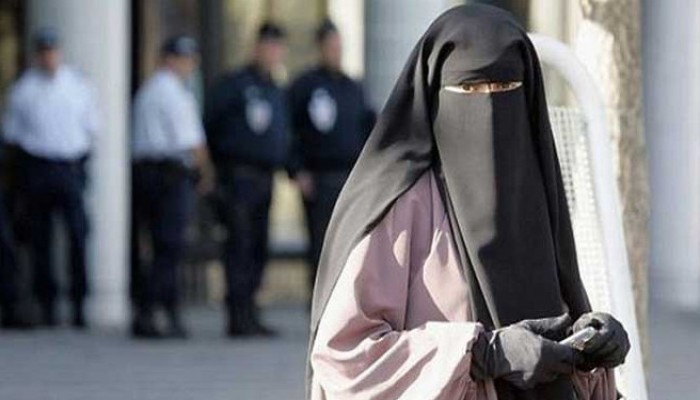 السعودية تدعو رعاياها للالتزام بـ «حظر النقاب»