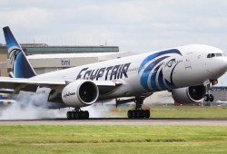 تأخر إقلاع طائرة مصر للطيران من مطار بكين