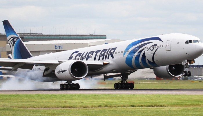 تأخر إقلاع طائرة مصر للطيران من مطار بكين