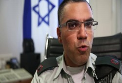 مذيعة الجزيرة تهين "أدرعي"