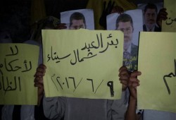 ثوار بئر العبد يختتمون أسبوع "عامان فقر وفشل"