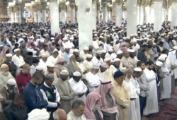 فيديو | بكاء شديد لإمام "المسجد النبوي" أثناء قراءة "الفاتحة"