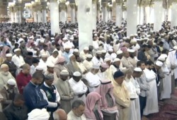 فيديو | بكاء شديد لإمام "المسجد النبوي" أثناء قراءة "الفاتحة"