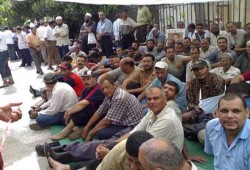 عمال "مساهمة البحيرة" يواصلون وقفاتهم الاحتجاجية للمطالبة بصرف الرواتب المتأخرة