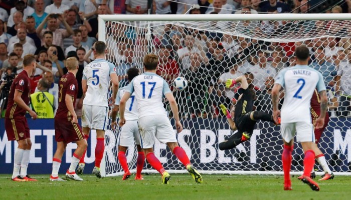 انجلترا تواصل فشلها في تحقيق الفوز الافتتاحي بعد تعادل روسي في اللحظات الأخيرة (فيديو)