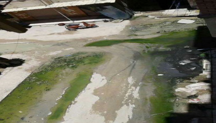 غرق مساكن الحرمين بالمندرة في مياه الصرف الصحي والمسؤلون نيام