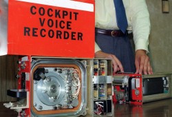 الطائرة المتحطمة .. 5 أيام فقط تتبقى على «ضياع» الصندوق الأسود