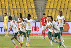 المصري يهدي الزمالك 3 نقاط ويسقط الأهلي بنتيجة 3/2 (فيديو)