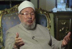 باكيا .. القرضاوي يروي تفاصيل أول صلاة جماعة في سجون "عبدالناصر" (فيديو)