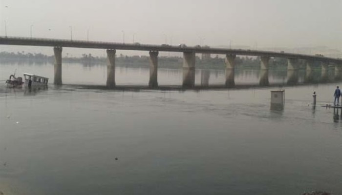 مصرع طفل وإصابة 3 آخرين في انهيار جزء من سور بكورنيش دشنا بقنا