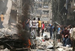 عشرات الشهداء والجرحى بغارات روسية على حلب ودرعا