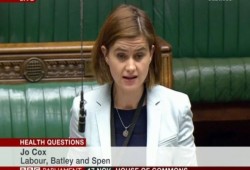 اغتيال النائبة البريطانية "جو كوكس" المدافعة عن حقوق فلسطين