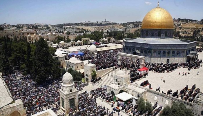 200 ألف مصلٍ يؤدون جمعة رمضان الثانية بالأقصى