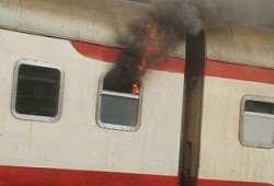 اندلاع النيران فى قطار ركاب بمحطة مصر بالقاهرة