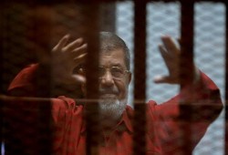 قضاء الانقلاب يقضي بالمؤبد للرئيس والإعدام لـ6 في هزلية التخابر مع قطر