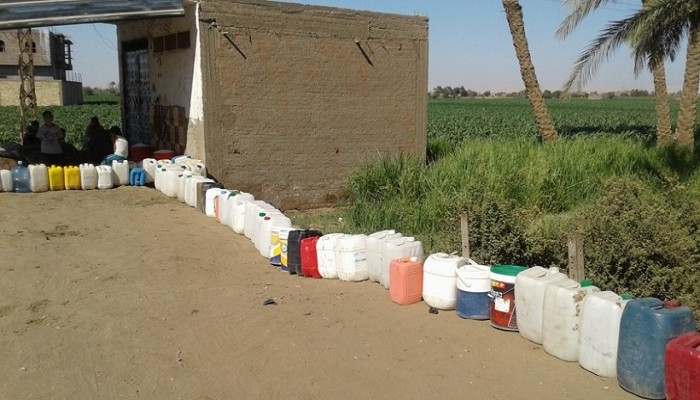في مصر السيسي .. طوابير على شراء المياه بسوهاج