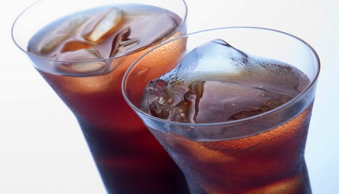 احذر.. تناول المشروبات الغازية على الإفطار يسبب مشاكل للجهاز الهضمى