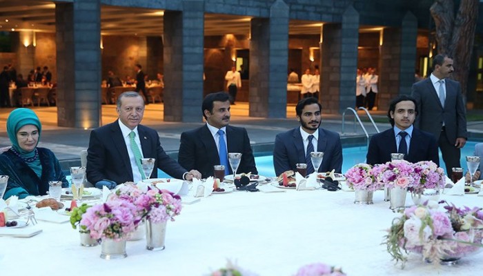 أردوغان وأمير قطر التقيا على مائدة إفطار في اسطنبول