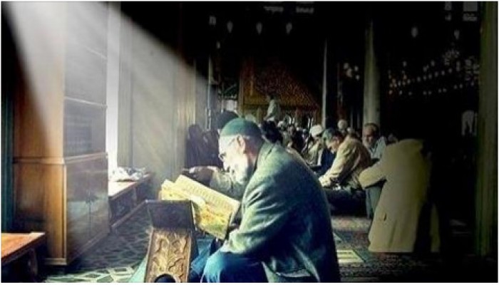 الانقلاب يجمِّد سنة الاعتكاف بالعشر الأواخر بشروط أمنية جديدة