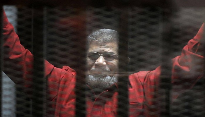 البلتاجي وعصام سلطان يتنفضون دفاعا عن الرئيس في هزلية "إهانة القضاء"