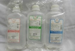 "الصيادلة": استمرار نقص المحاليل الطبية يهدد حياة ملايين المصريين