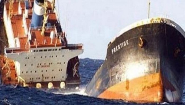 غرق سفينة خدمات بترولية برأس غارب