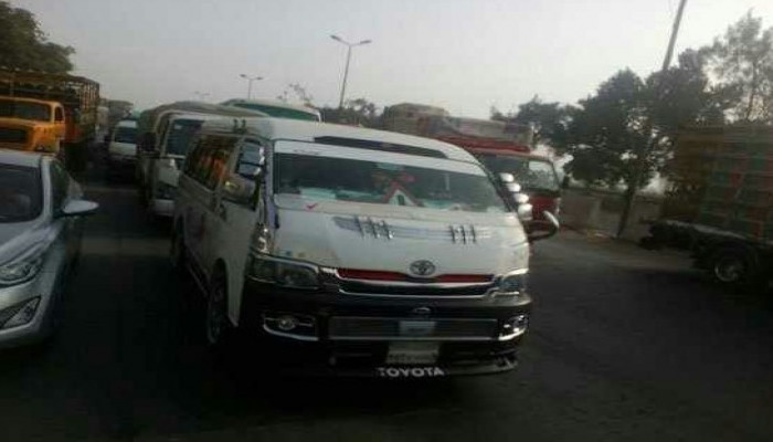 شلل مرورى بطريق الإسكندرية الزراعى بسبب انقلاب سيارة نقل