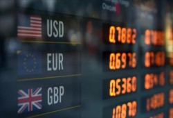 الإسترليني يواصل التراجع بعد خسارته التاريخية