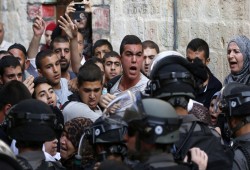 لليوم الثالث.. الاحتلال يواصل اقتحام الأقصى ويعتدي على المصلين