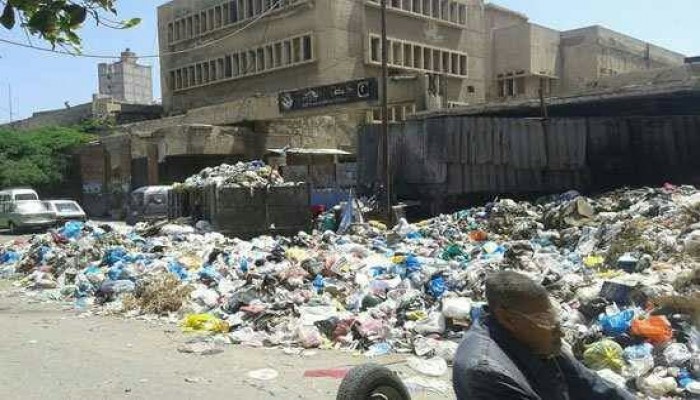 أهالي باكوس بالإسكندرية يشكون من عدم رفع القمامة منذ أسبوع